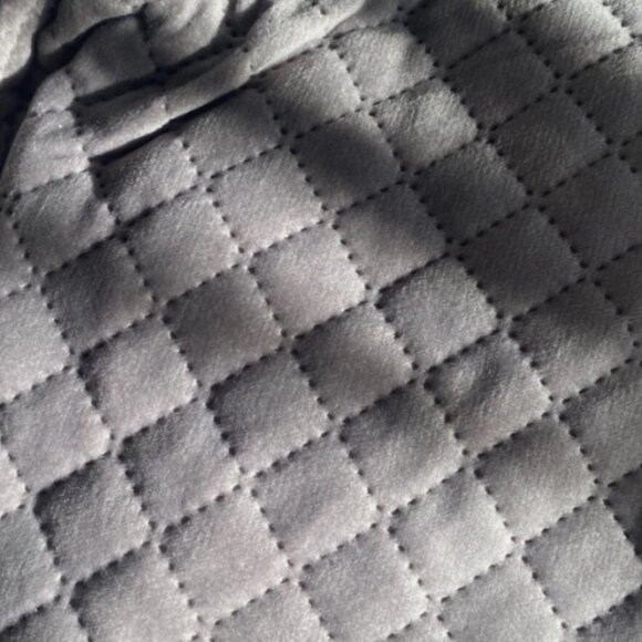 BlanQuil Weighted Blanket Queen Textured Stitching Diamond Quilted 15lbs Grey - Picture 2 of 3
